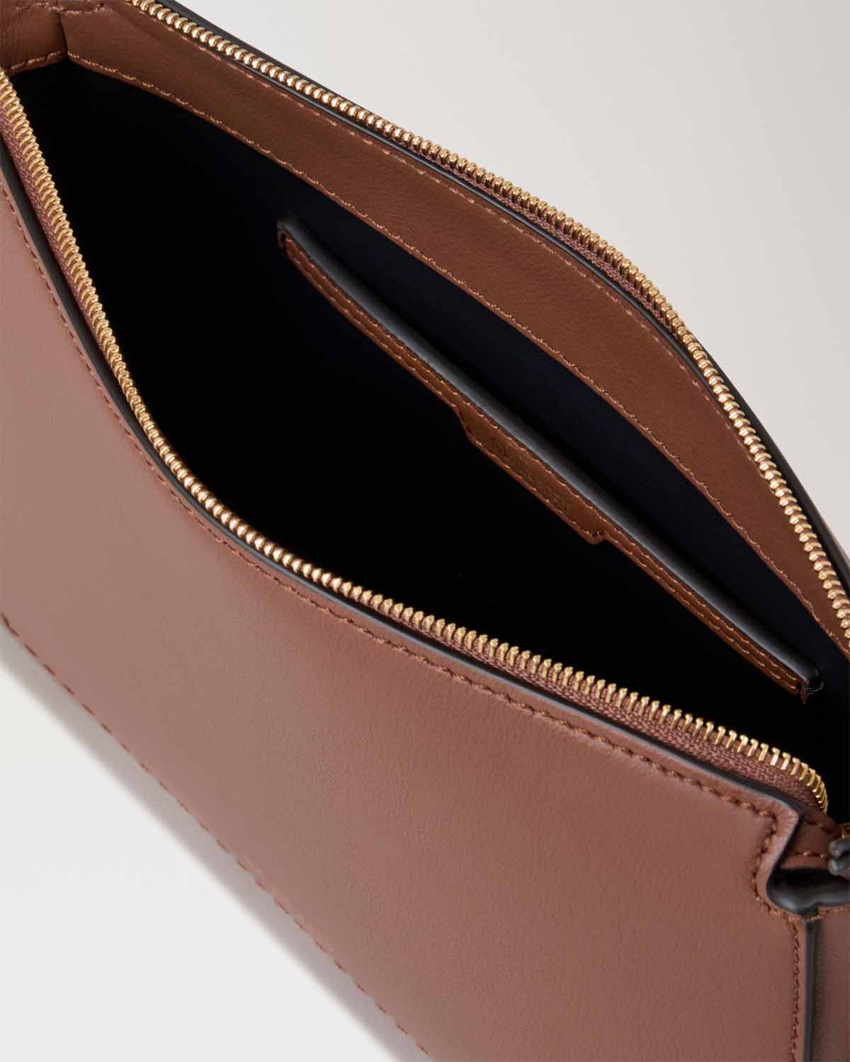 Clovelly Pouch Micro Classic Grain - Image 5
